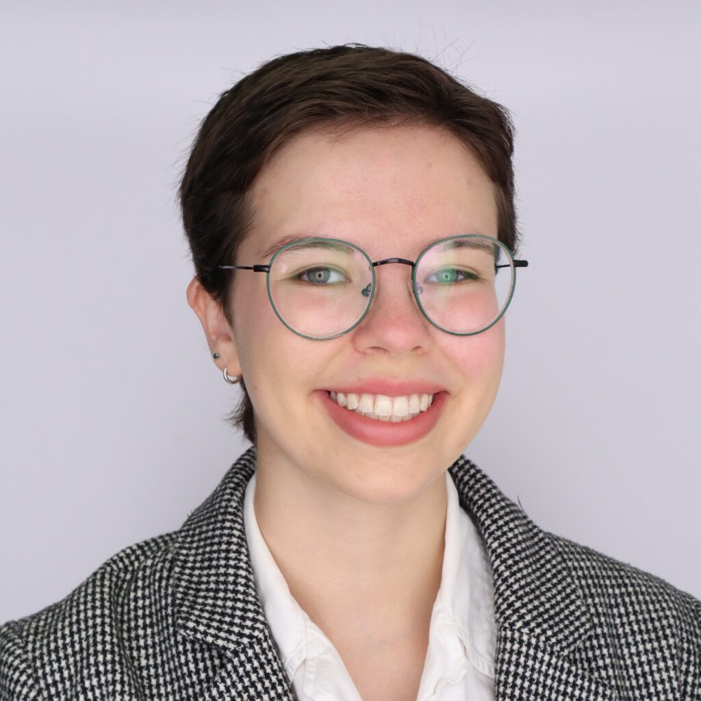 Photo of Elizabeth Kapstein